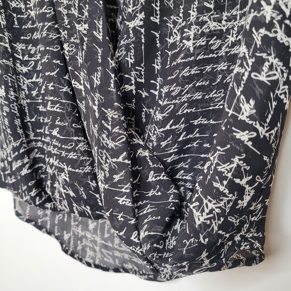 2/$30 🌻 | Reitmans | Script Patterned Blouse - Picture 3 of 16